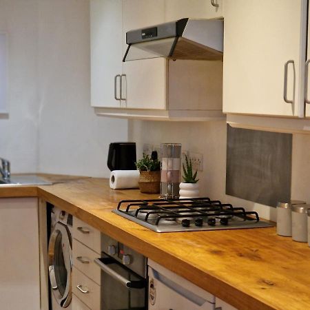 Lovely 1-Bed Apartment In Londen Buitenkant foto