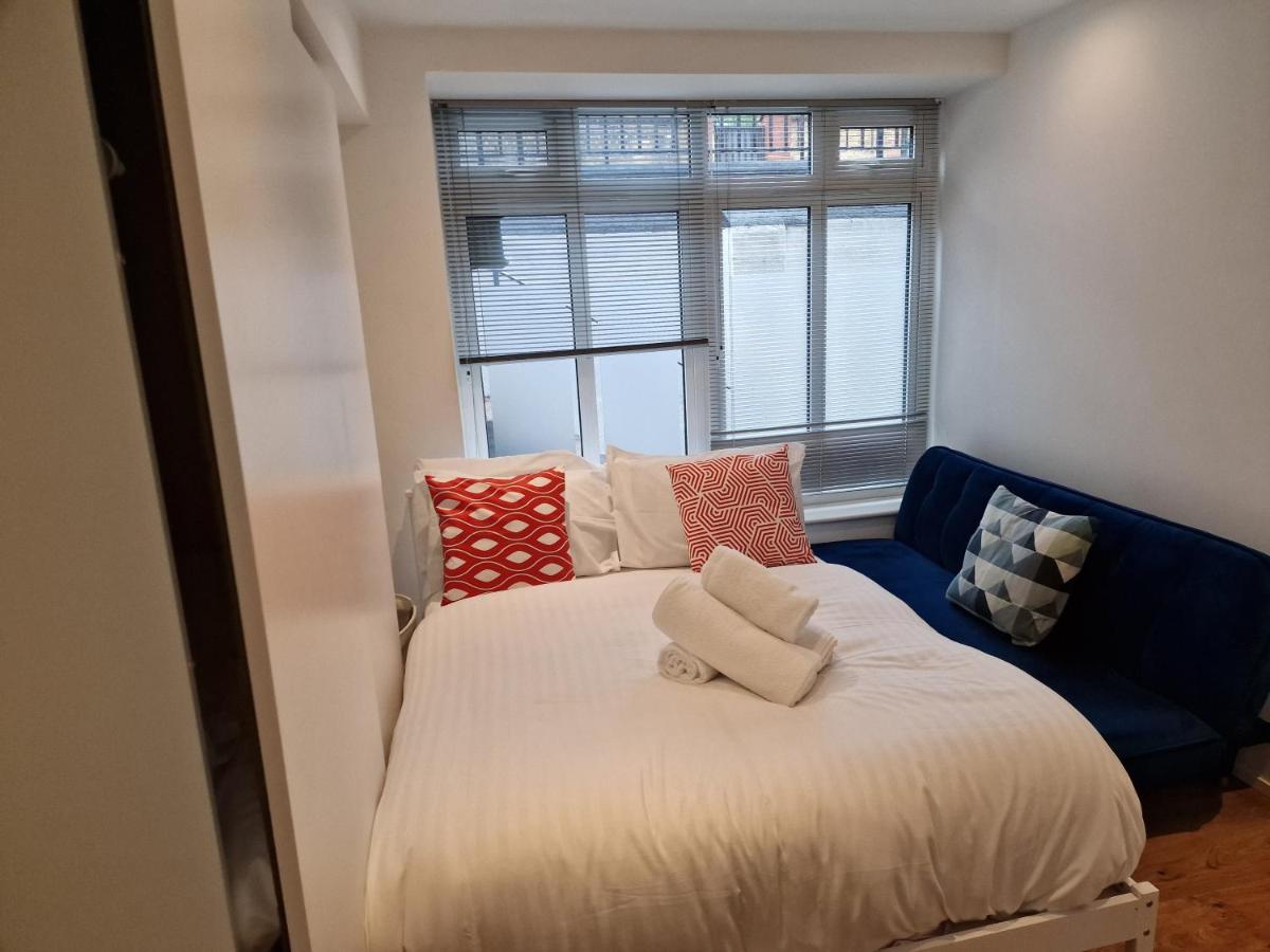 Lovely 1-Bed Apartment In Londen Buitenkant foto