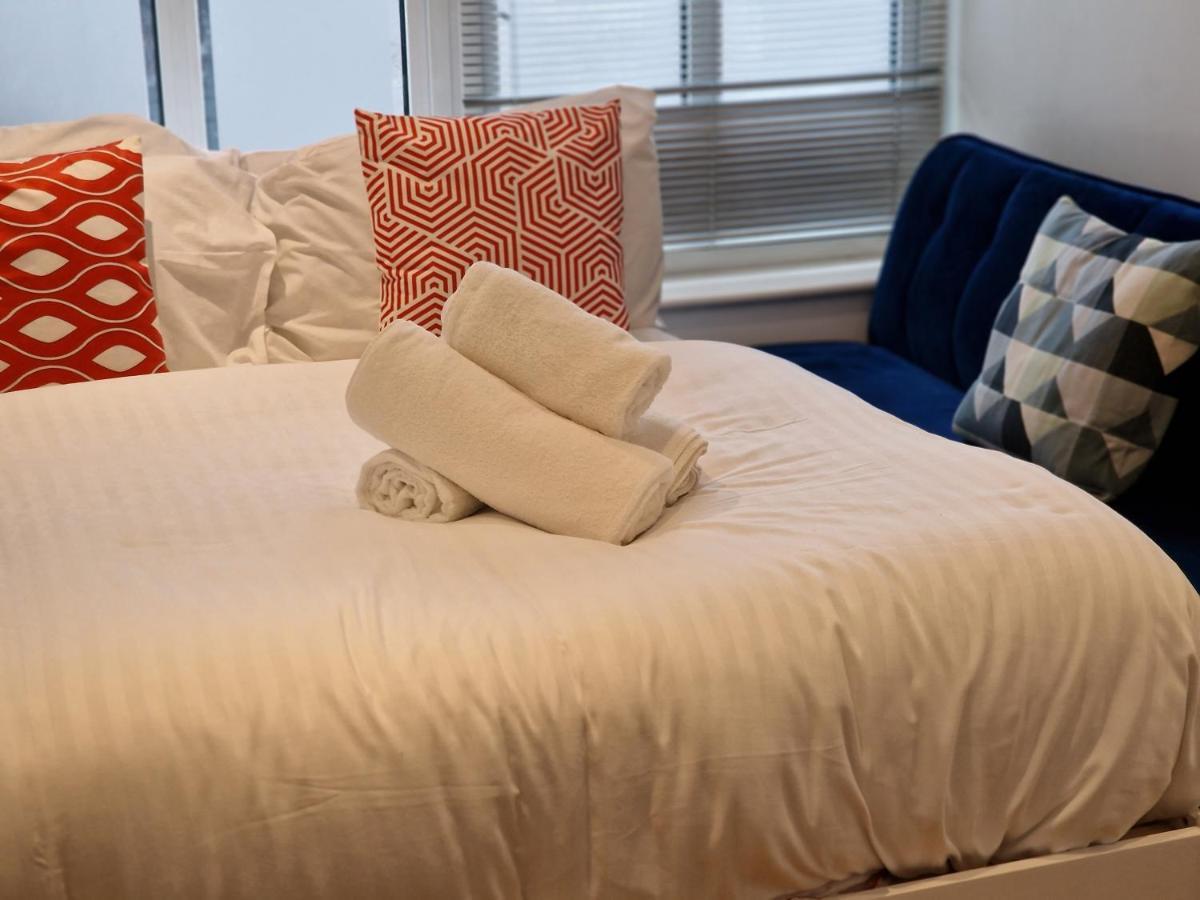 Lovely 1-Bed Apartment In Londen Buitenkant foto