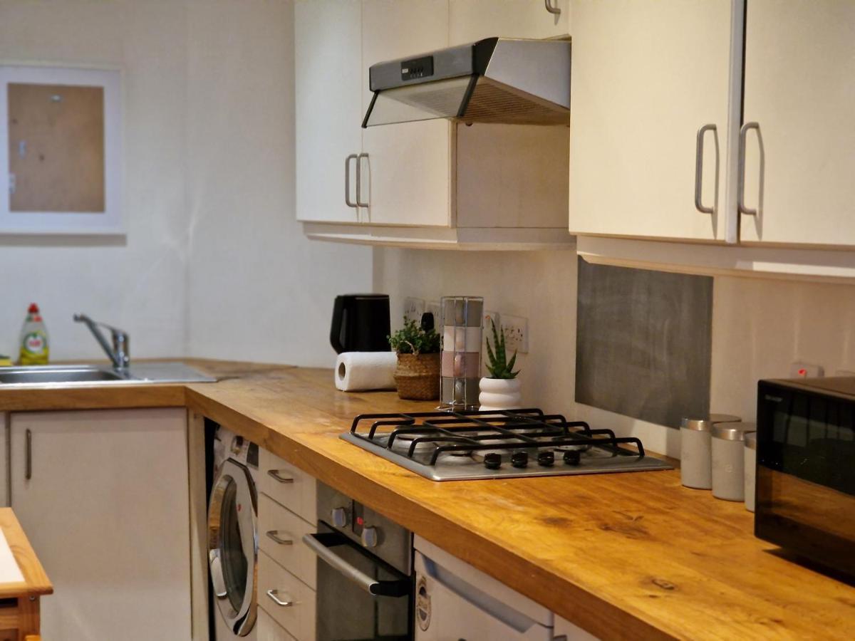 Lovely 1-Bed Apartment In Londen Buitenkant foto
