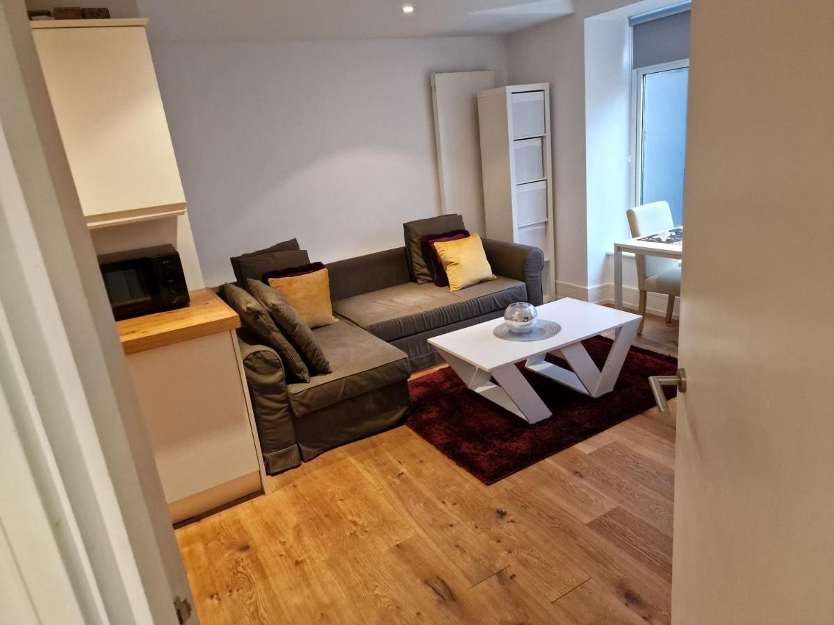 Lovely 1-Bed Apartment In Londen Buitenkant foto