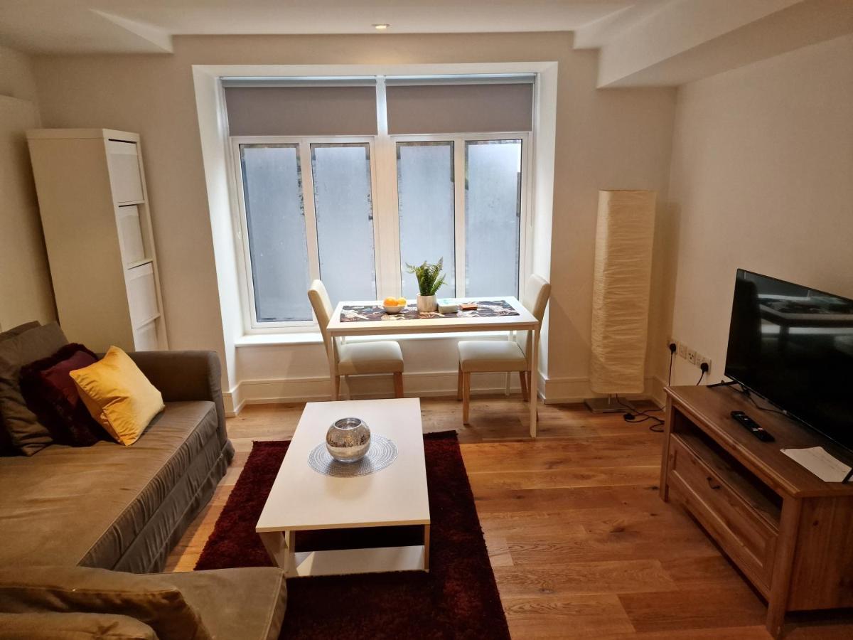 Lovely 1-Bed Apartment In Londen Buitenkant foto