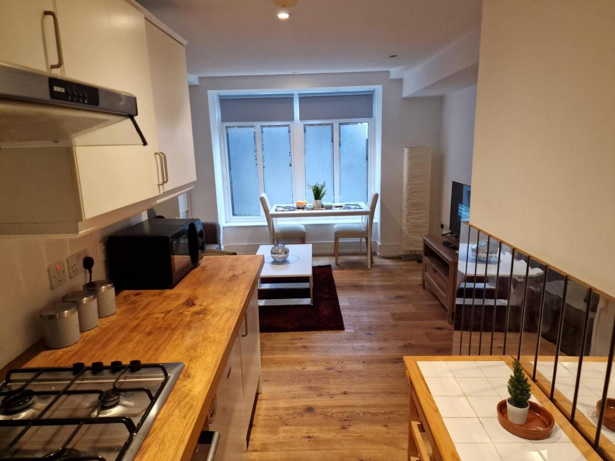 Lovely 1-Bed Apartment In Londen Buitenkant foto