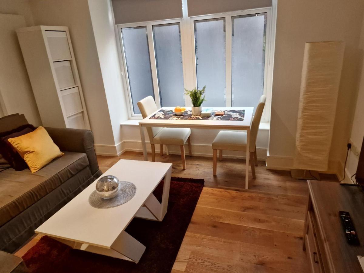 Lovely 1-Bed Apartment In Londen Buitenkant foto